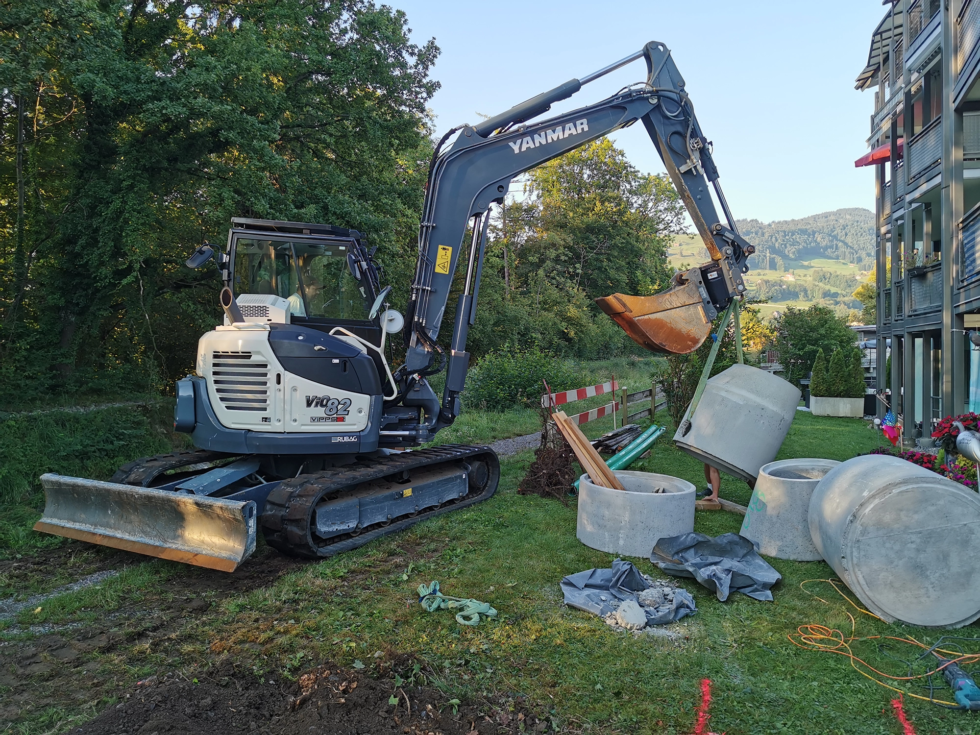 AVIA Tankstelle Lachen Baustelle Bagger