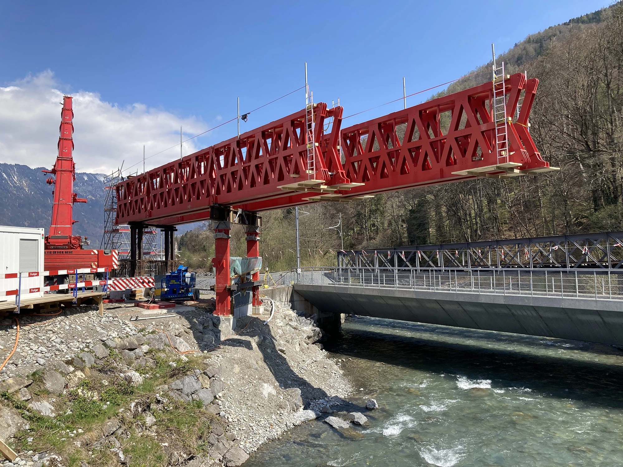 Wilderswil: Lehrgerüst Brücke Baustelle