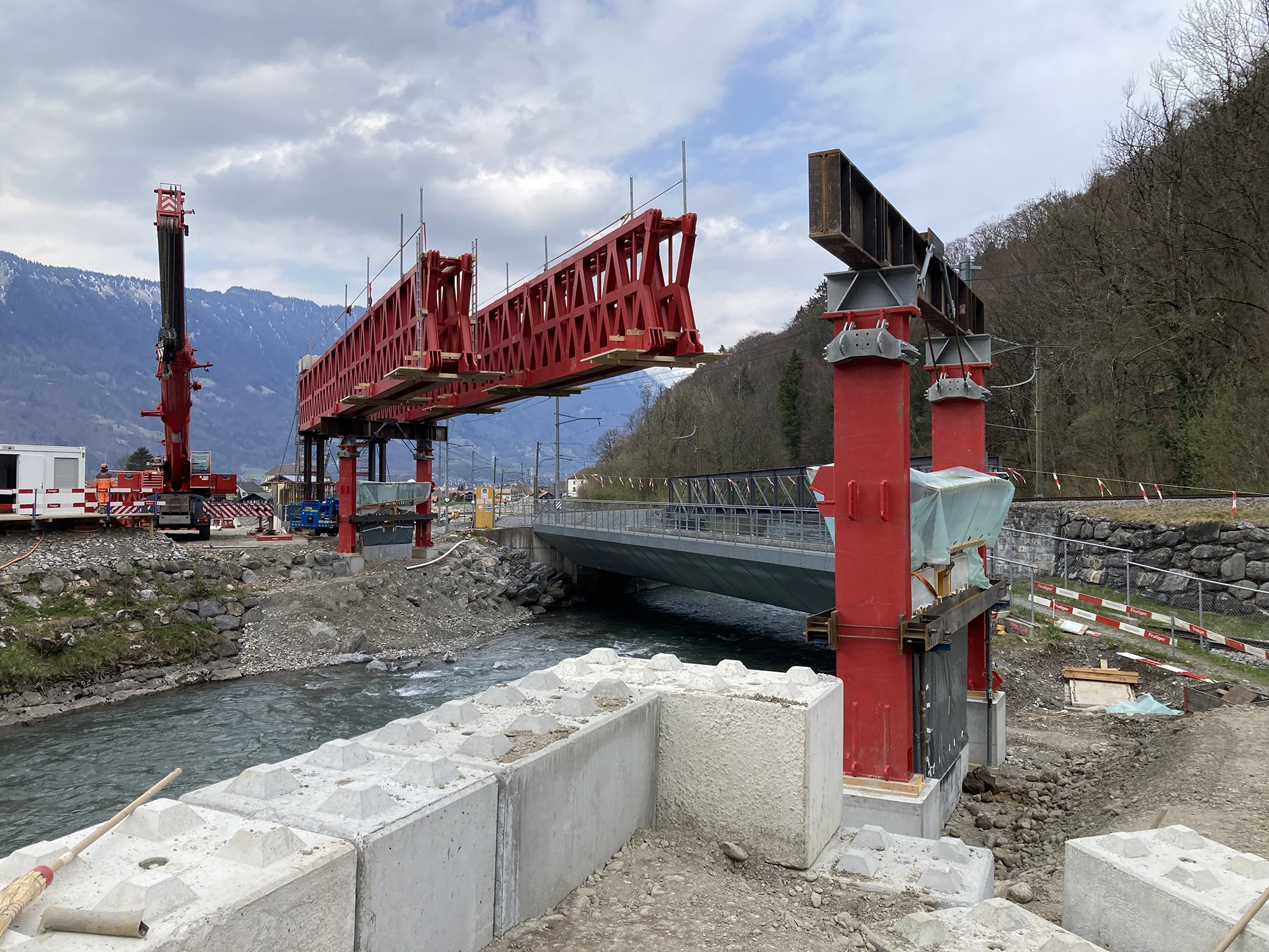 Wilderswil: Lehrgerüst Brücke Baustelle