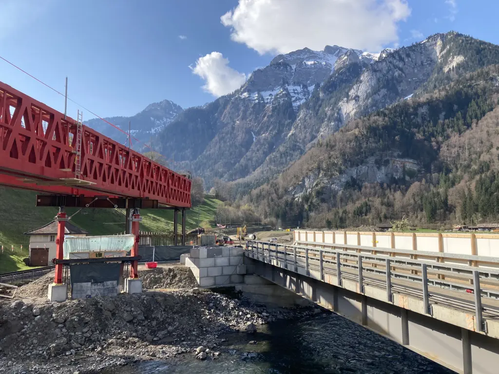 Wilderswil: Lehrgerüst Brücke Baustelle