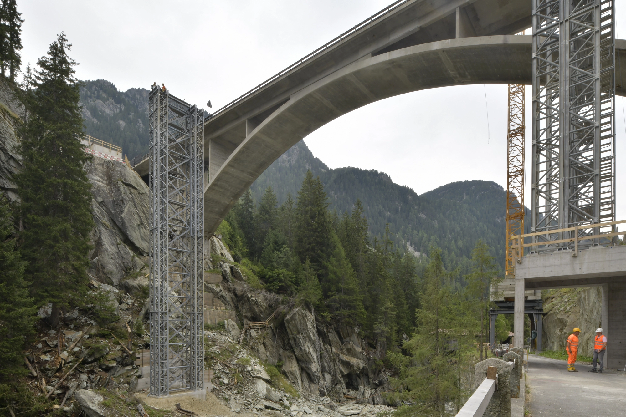 Hilfsbrücke – Sanierung Crestawaldbrücke von unten