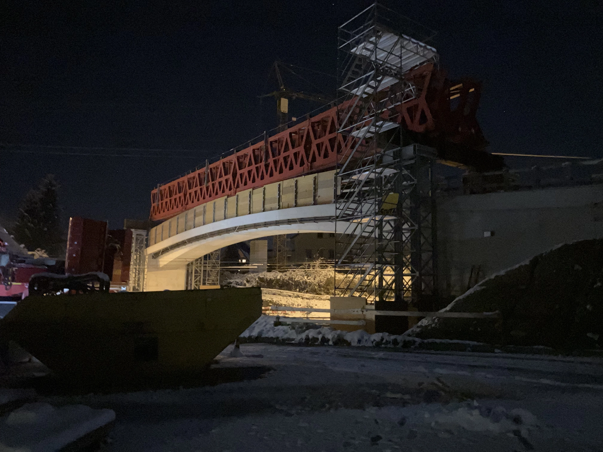 Lehrgerüstbau – Neubau Brücke Buechenwaldstrasse bei Nacht