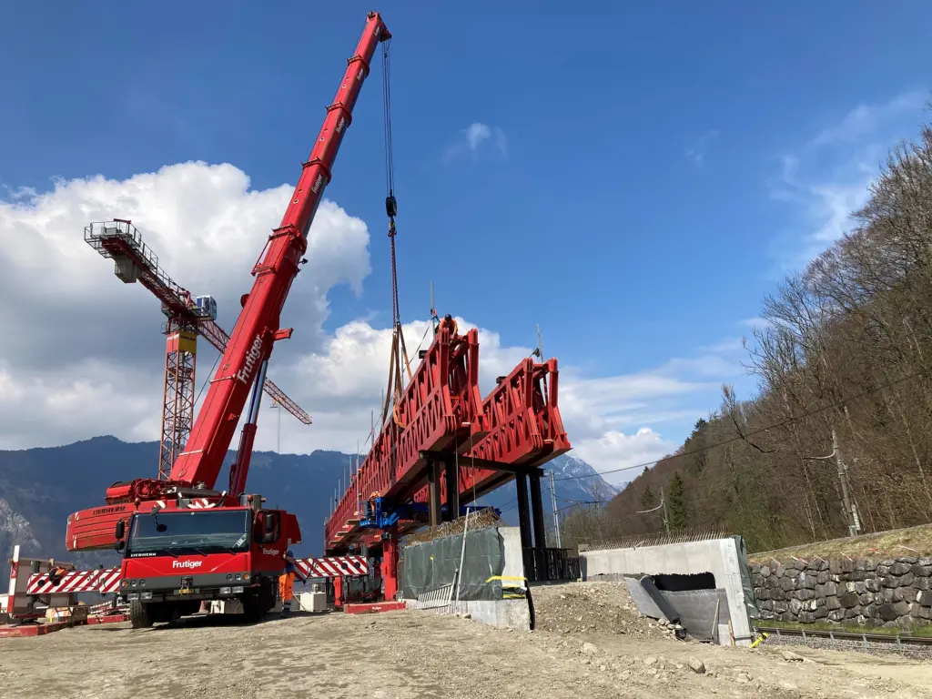Wilderswil: Lehrgerüst Brücke Baustelle