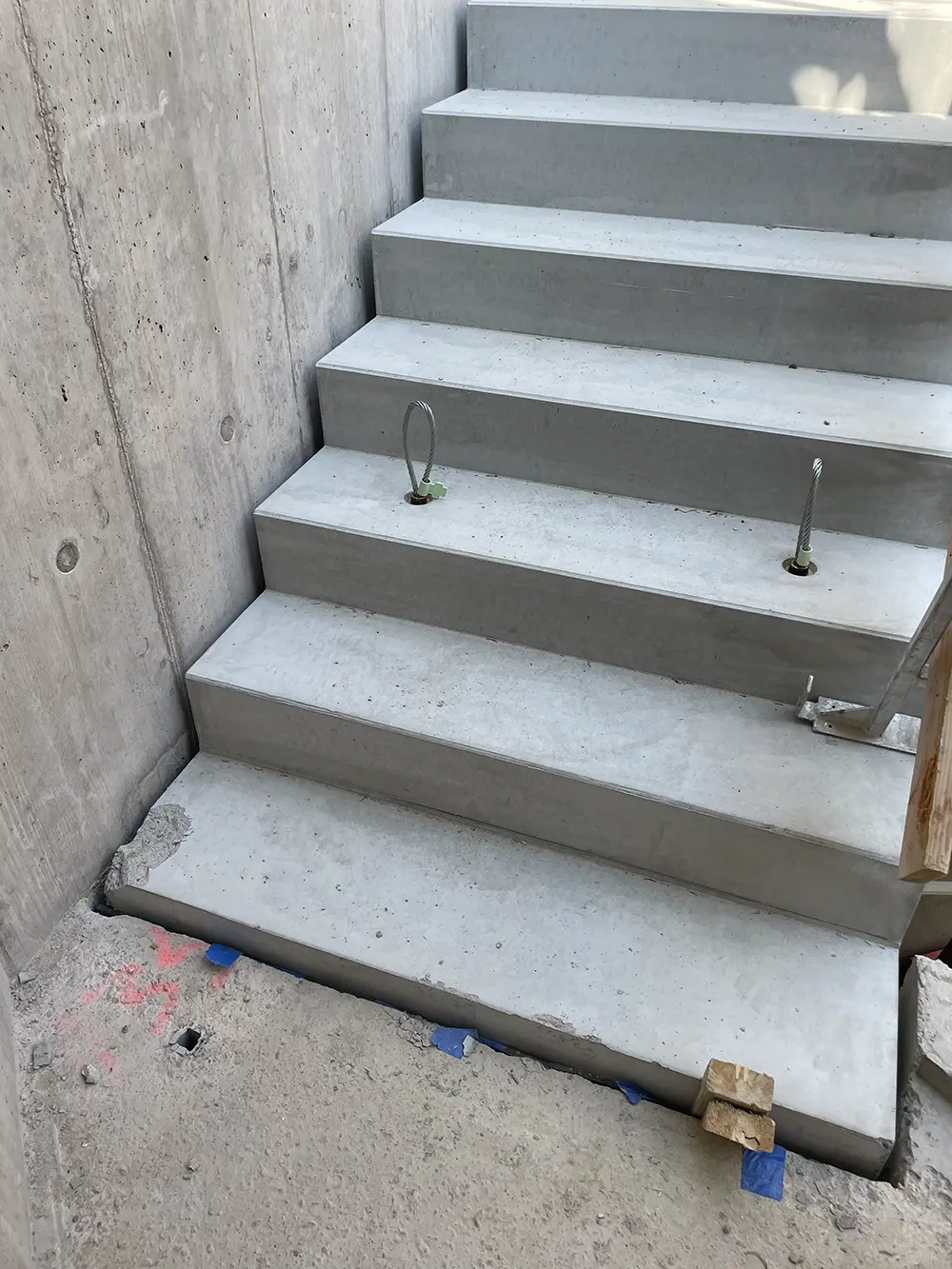 Mehrfamilienhaus Altwiesenstrasse Treppe auf der Baustelle